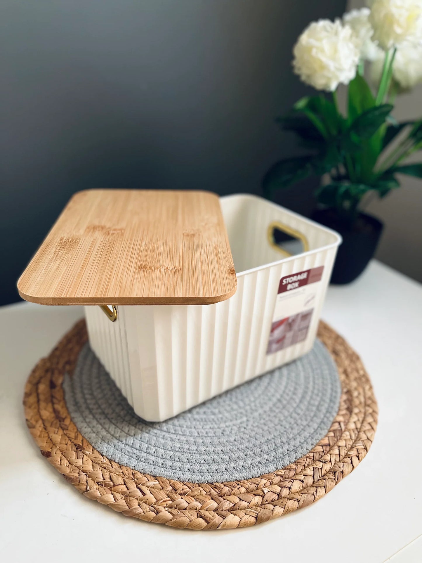 Medium White box