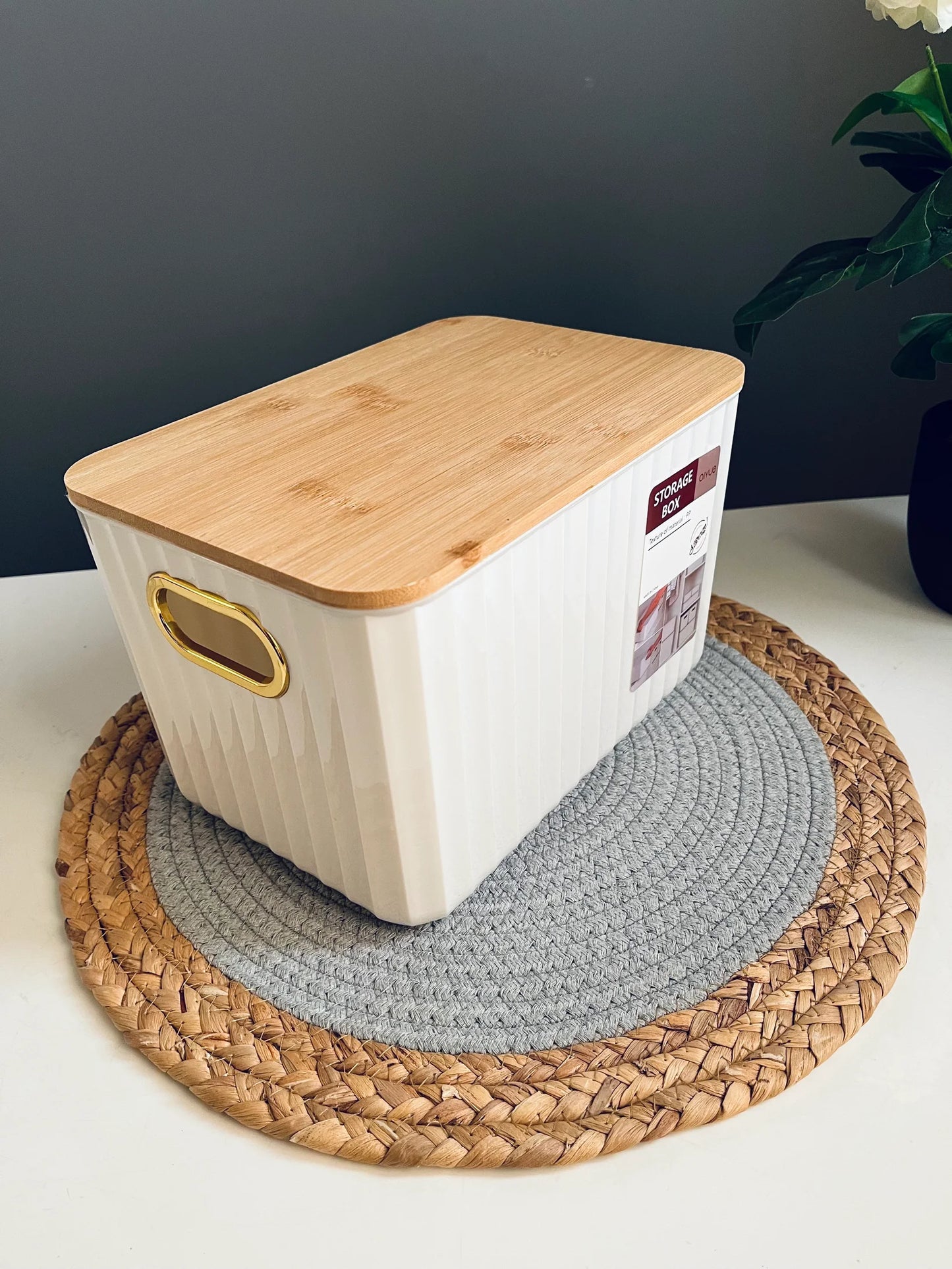 Medium White box