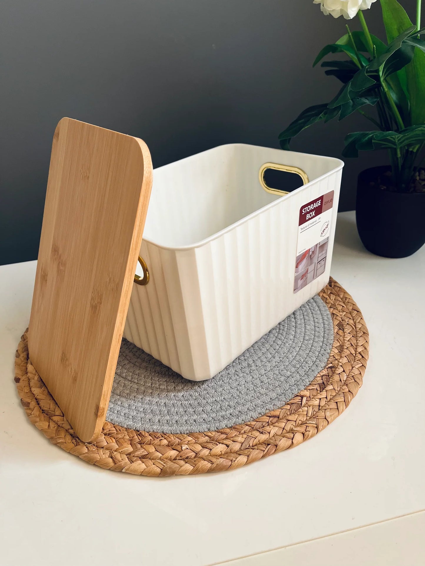 Medium White box